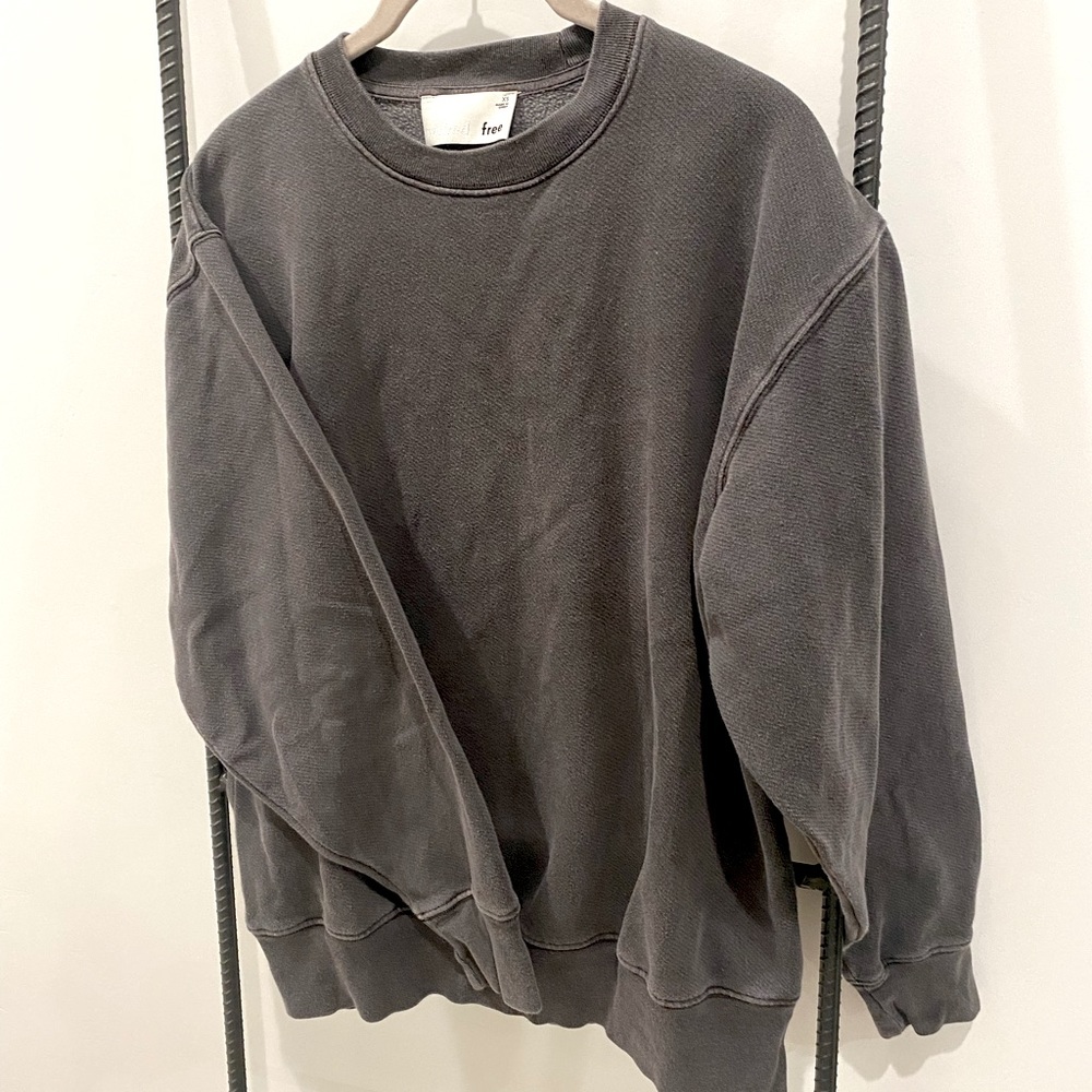 Women’s Aritzia Wilfred Crew. Vintage grey, Size XS.